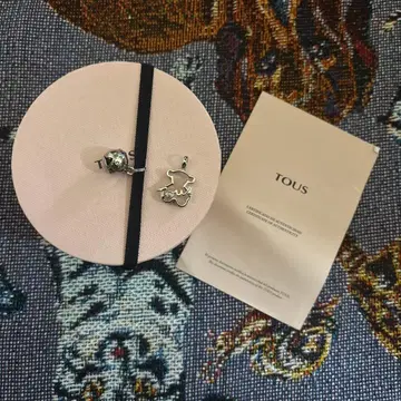 [미사용] TOUS 실버 곰 참 새상품급 박스 포함