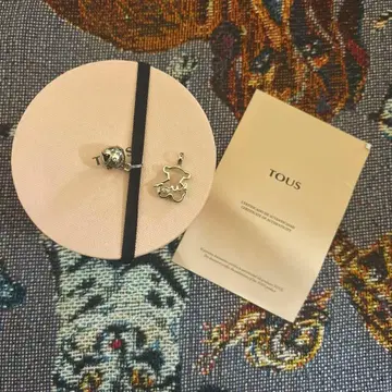 [미사용] TOUS 실버 곰 참 새상품급 박스 포함