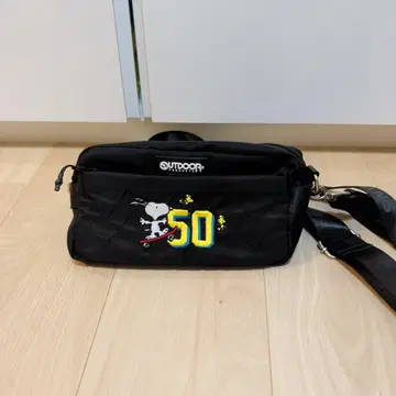 OUTDOOR 스누피 숄더백 블랙