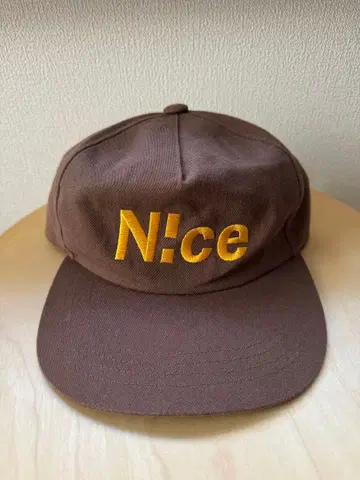 N!ce 캡 브라운