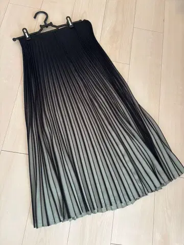 [ REISS ] 그라데이션 플리츠 롱 스커트 M 사이즈