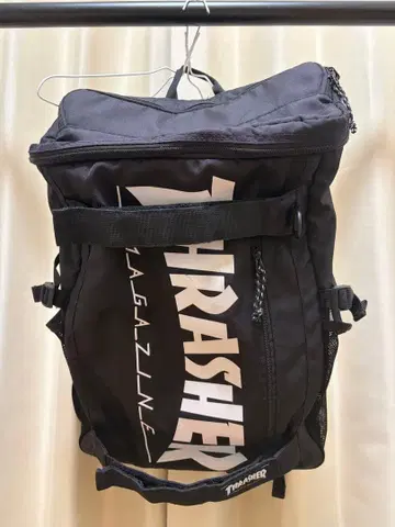 THRASHER 블랙 럭색