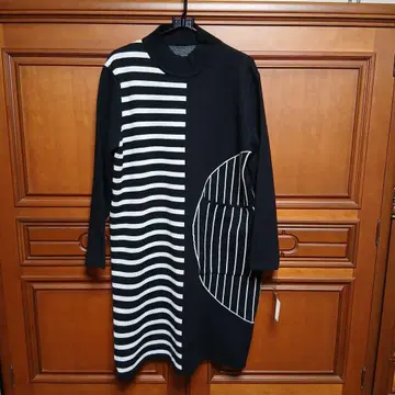 미사용 택 포함 보더 무늬 긴팔 하이넥 니트 원피스