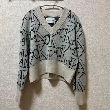 캘빈 클라인 진스 그레이 V넥 스웨터 S 사이즈