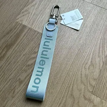 룰루레몬 네버 로스트 키체인 Never Lost Keychain