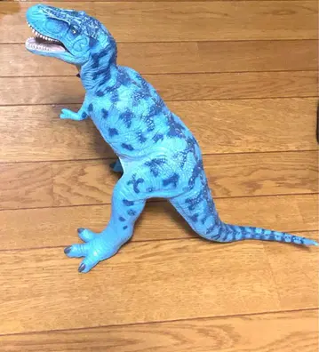 파란색 공룡 피규어