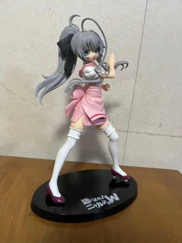 W 니릴 피규어 핑크 니알라토텝 W