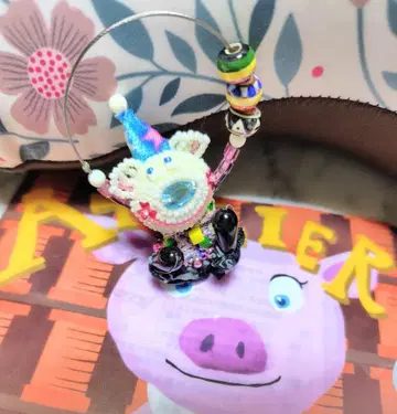 알베로베로 돼지 서커스 브로치