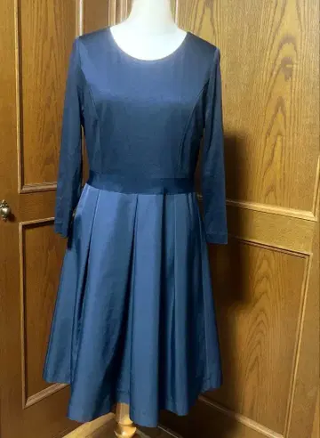 미쉘클랑 도킹 원피스 이소재 절개 다크 네이비 40