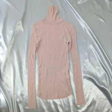 SOEJU 소주 핑크 터틀넥 긴팔