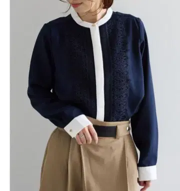 [ 새상품 ] Te chichi 프론트 레이스 블라우스 네이비 F