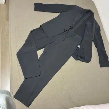 다크 그레이 캐주얼 수트 GU