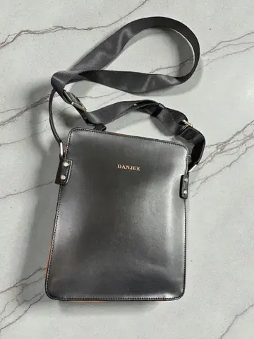 DANJUE 가죽 숄더백 블랙
