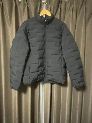 유니클로 퍼프 테크 후드티 블랙