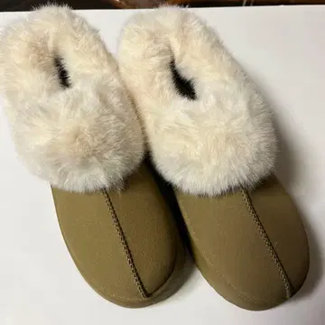 올리브색 인조 모피 어그 부츠