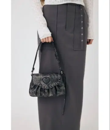 moussy HEART GATHER STUDS 백