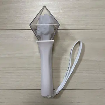 화이트 다이아몬드형 응원봉 SnowMan