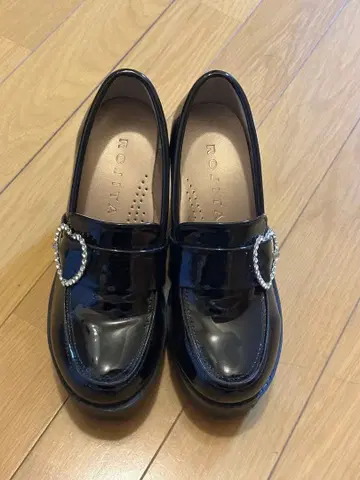 ROJITA 하트 버클 하이힐 로퍼