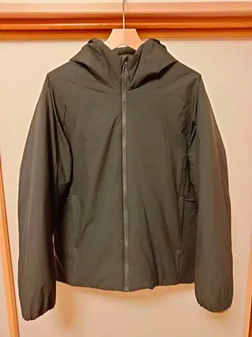 유니클로C 퍼프테크 후드티 size: M 블랙