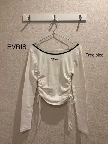 [ 새상품 ] EVRIS 사이드 드로스트 원포인트 숏 상의