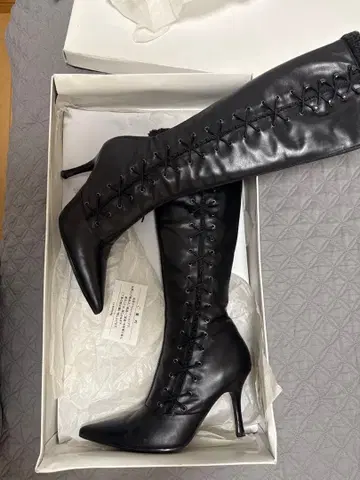 블랙 레이스업 롱 부츠