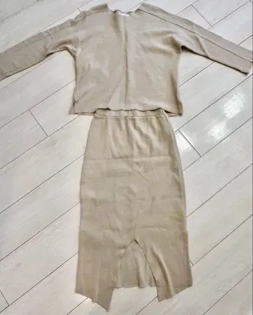 베이지 니트 셋업 스커트