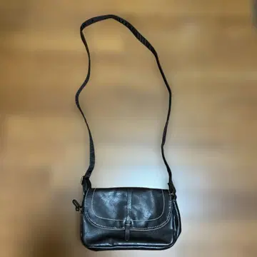 브라운 합성 피혁 숄더백 플랩 포함