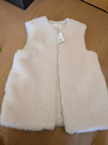 택 포함 미사용 새상품 ACYM 아심 보아 베스트 F 사이즈 화이트