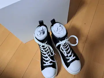 스즈키 아미 씨 플랫폼 하이컷 스니커즈