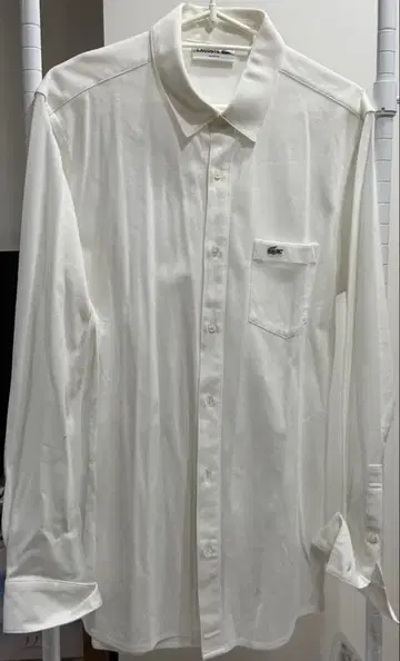 Lacoste 화이트 긴팔 셔츠 포켓 부착