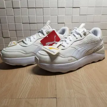 [ 3새상품배송비 포함 ] 푸마 런테이밍드 플랫폼 리젠트 로맨스