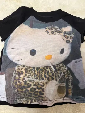 헬로키티 프린트 반팔 T셔츠