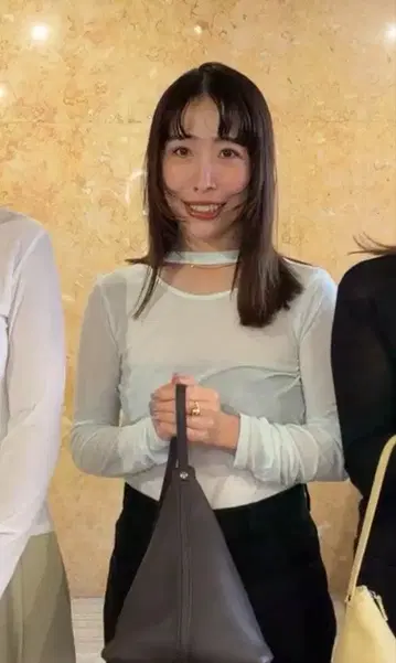 미개봉 새상품 MEER. NECK SLIT SHEER TOP