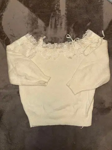 Snidel 화이트 오프숄더 니트