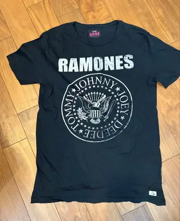 00s 퀵실버 콜라보T RAMONES 블랙 티셔츠