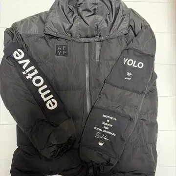 AFYF 블랙 다운 자켓 후드 부착