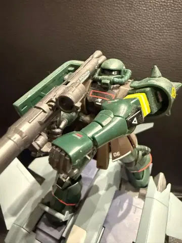 HG 리얼 카라 자쿠