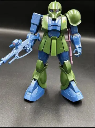 건담 프라모델 MG 구형 자쿠 조립 완료품