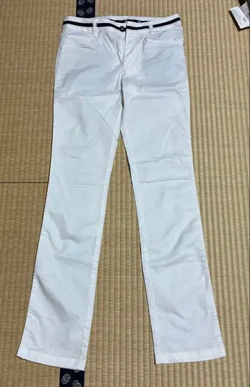 화이트 플레어 팬츠 블랙 스트라이프