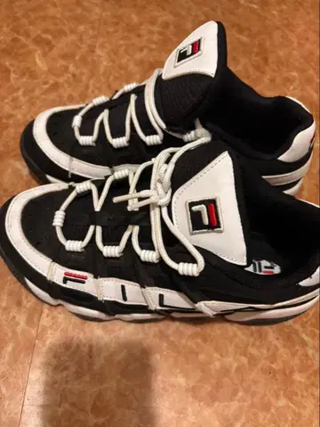 FILA 블랙 화이트 스니커즈