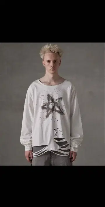 GRANCY 큐빅 디자인 그래픽 데미지 롱T