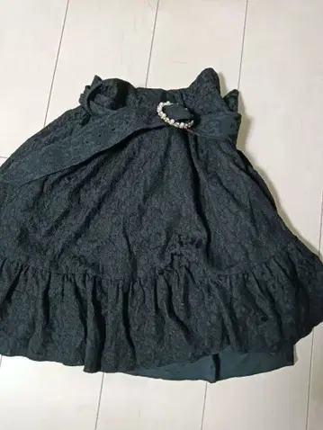 evelyn 프릴 달린 블랙 스커트 에블린