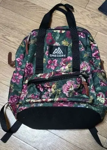 GREGORY 플로럴 패턴 백팩