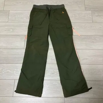 중고. lecoqsportif 카고 팬츠 올리브 그린 사이드 스트라이프