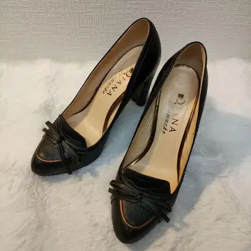 DIANA Romache 다이애나 로마슈 악어 엠보싱 펌프스 블랙