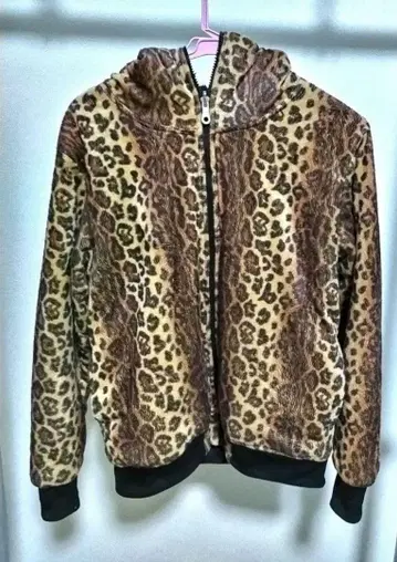 레오파드 무늬 후드티