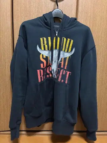 BLOOD SWEAT RESPECT 후드티 다크 그레이