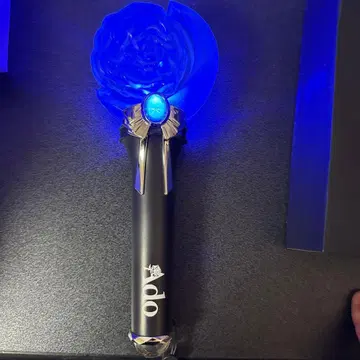 Ado 공식 응원봉 모나리자