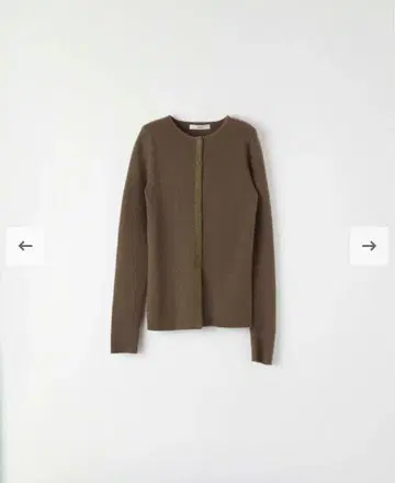 DU250708 버튼 립 니트 탑스 디움.