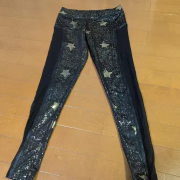 Zumba 별 패턴 레깅스 블랙/골드